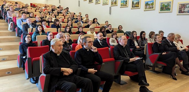 Predbožićni susret varaždinskog biskupa i predstojnika Katehetskog ureda s ravnateljima osnovnih i srednjih škola